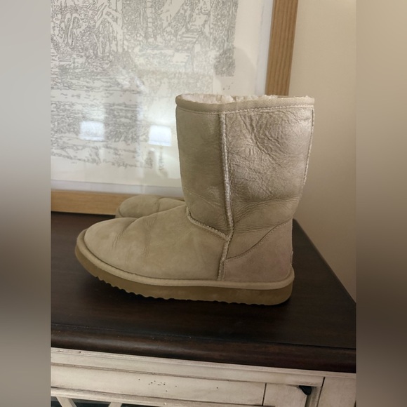 UGG Australia Women's Classic Short Shearling Leather Winter Boots Sand Size 7 - Picture 4 of 8